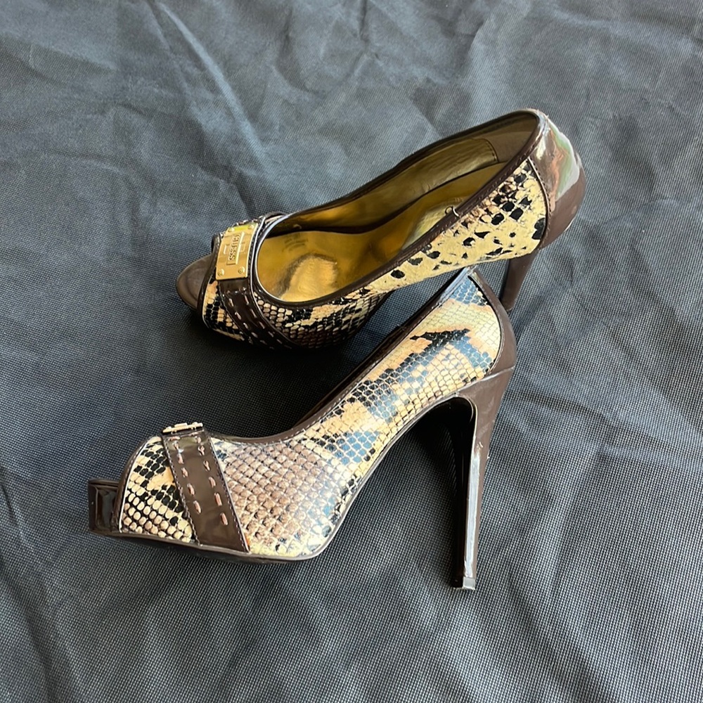 Guess women faux snakeskin high heel